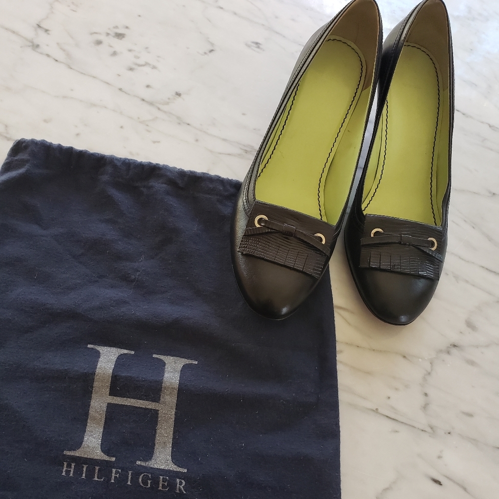 Tommy Hilfiger black pumps with kitten heel